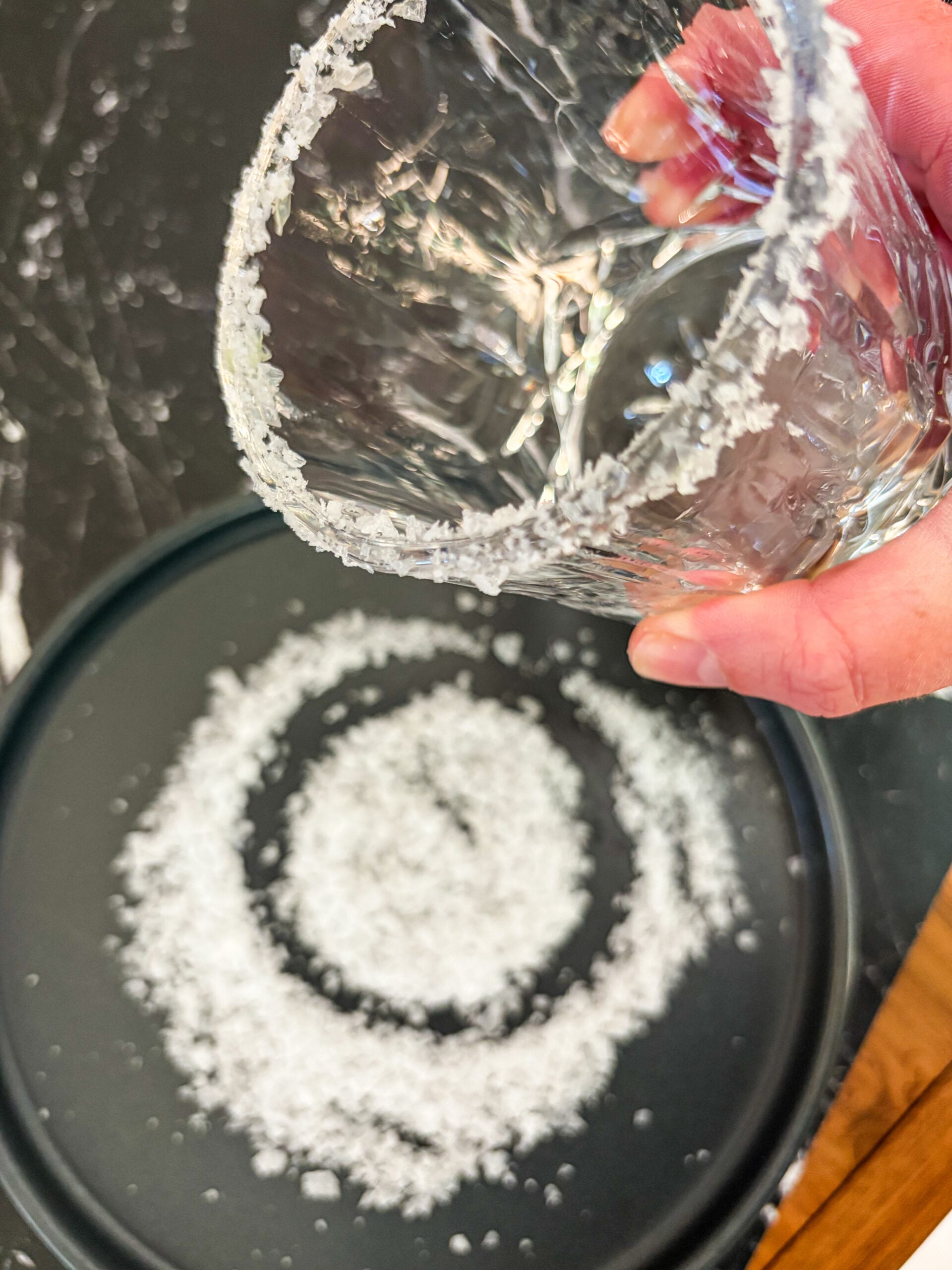 Coating rim of glass with salt